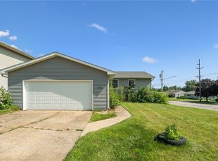 3400 Sue Ln NW, Cedar Rapids, IA 52405