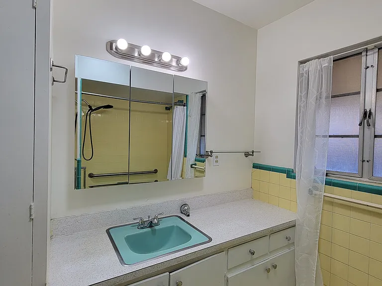 4027 Iris St N — Photo 18