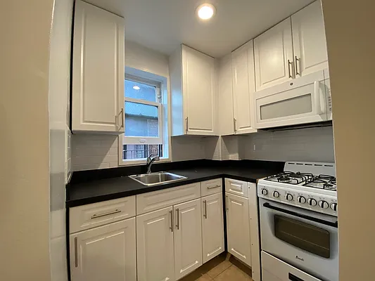 Rented by City Connections Realty | media 14