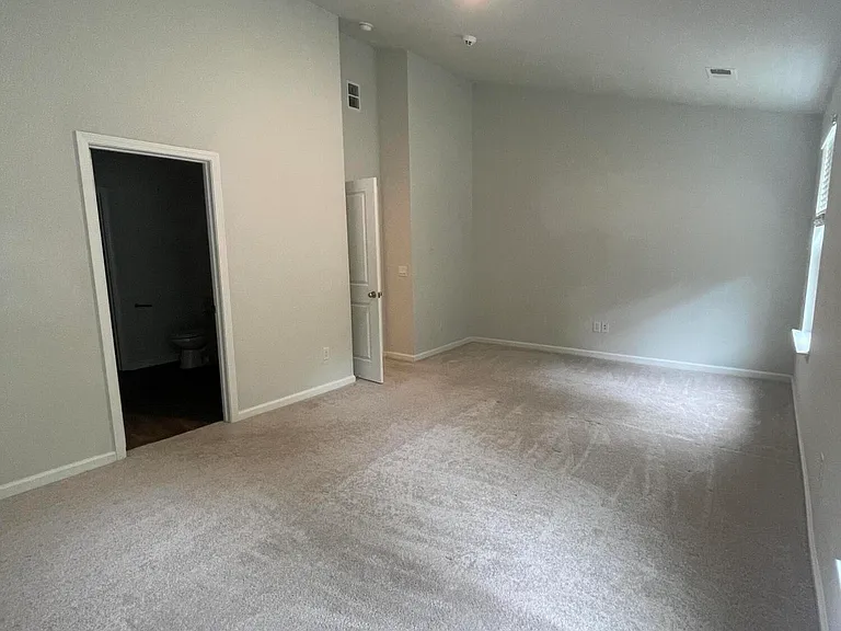 135 E Sunrise Ln — Photo 20