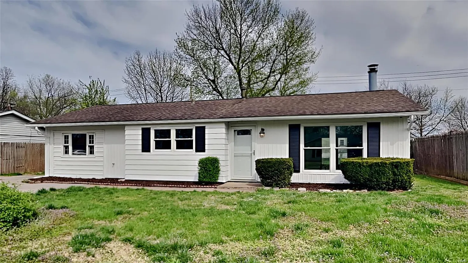 19 Iris Ave photo 1