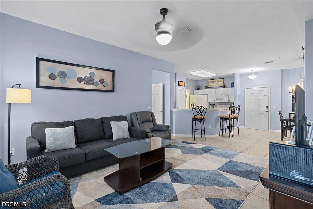 2 bed, 2.0 bath, 1055 sqft, $2,200 — Photo 2