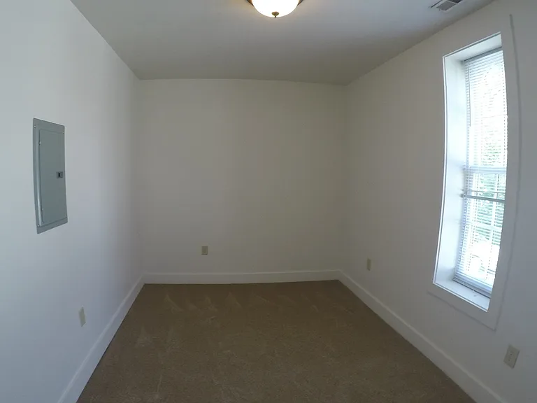 220 S 6th St (Maison de Ville) — Photo 7