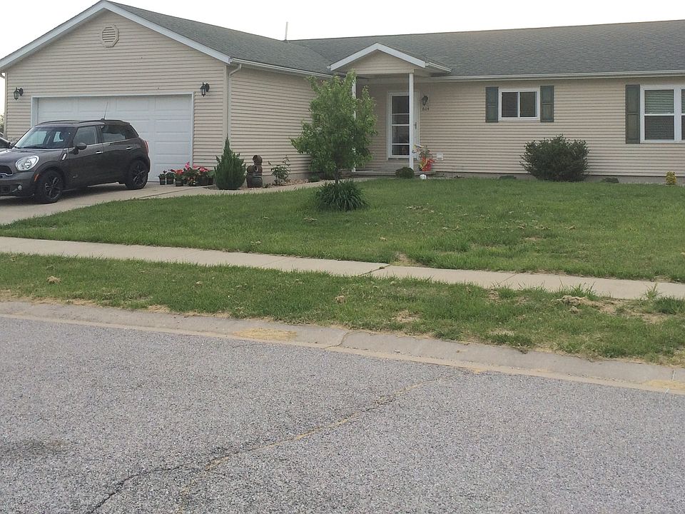 1st image of 604 Somerset Dr