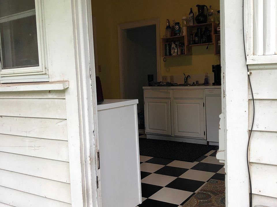 2nd image of 923 Tennessee St #A