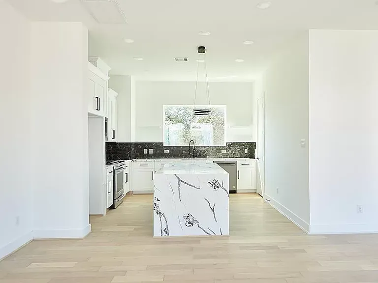 2720 Rosalie St — Photo 23