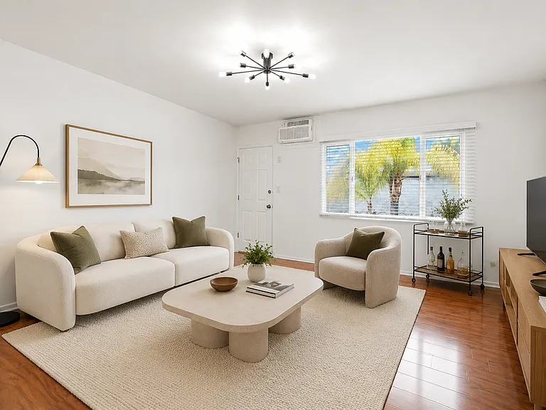 10926 Hortense St — Photo 24