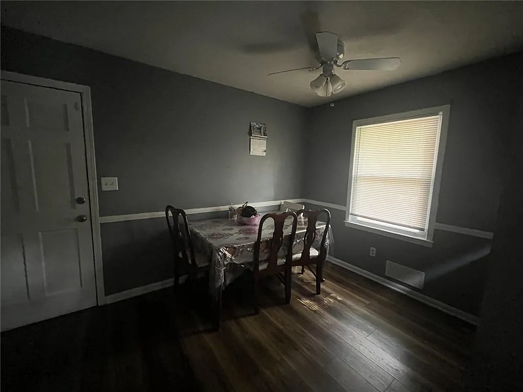 3 bed, 2.0 bath, 1992 sqft, $2,500 — Photo 4