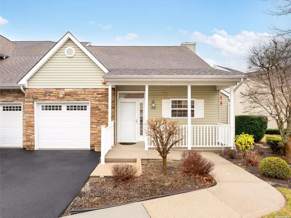 128 Pond Circle #128, Mount Sinai, NY 11766
