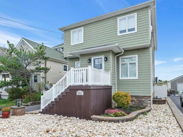 511 Venetian Boulevard, Lindenhurst, NY 11757