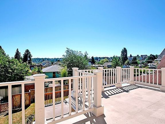 Expansive deck off master be