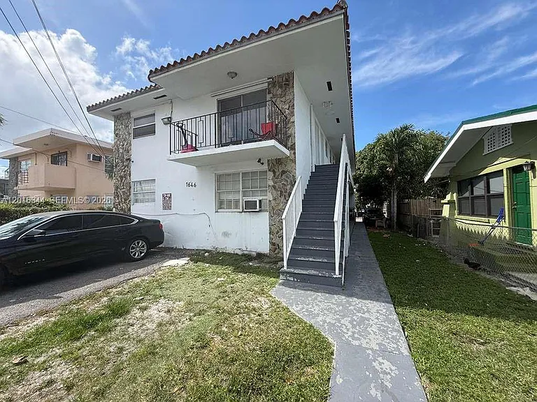 1646 NW 2nd St #6 — Photo 8