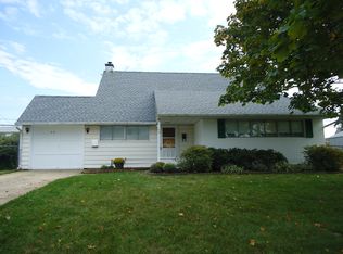 38 Hardy Rd, Levittown, PA 19056