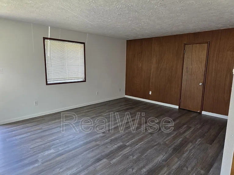 616 NE Anderson St — Photo 4
