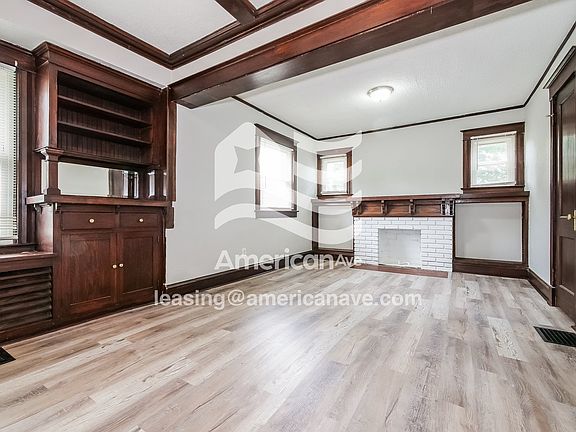284448_003_living_room_4.jpg