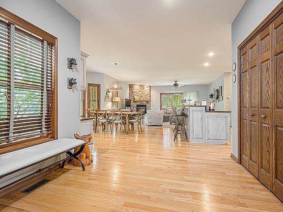 5th image of 115 Olde Maple Ct