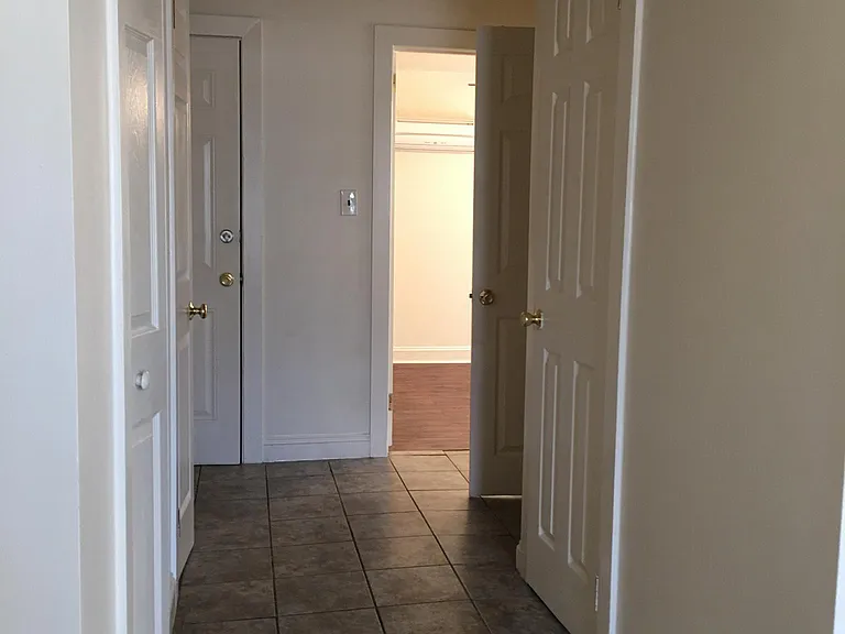 210 E 16th St #1B — Photo 11
