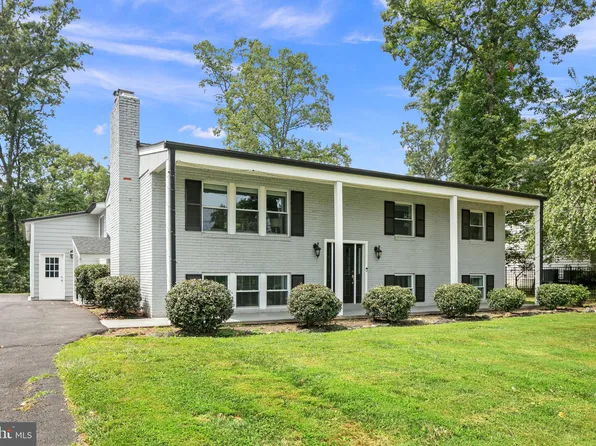 1028 Utterback Store Rd, Great Falls, VA 22066