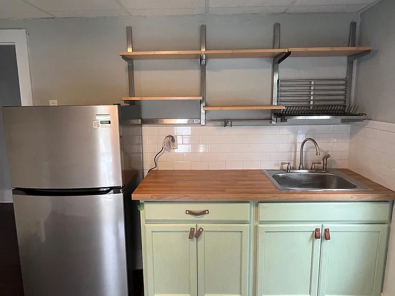 102 E Chapel St #4 — Photo 3