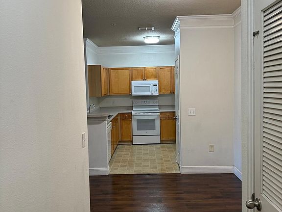 2nd image of 8836 Villa View Cir #7107
