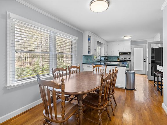 5th image of 210 Riggs Dr