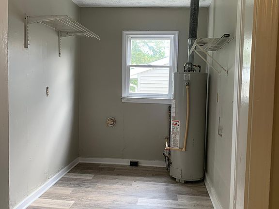 3rd image of 74 Hazel Lawn Dr