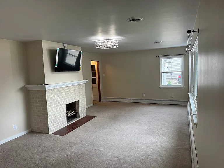 212 N Ottawa Ave — Photo 7