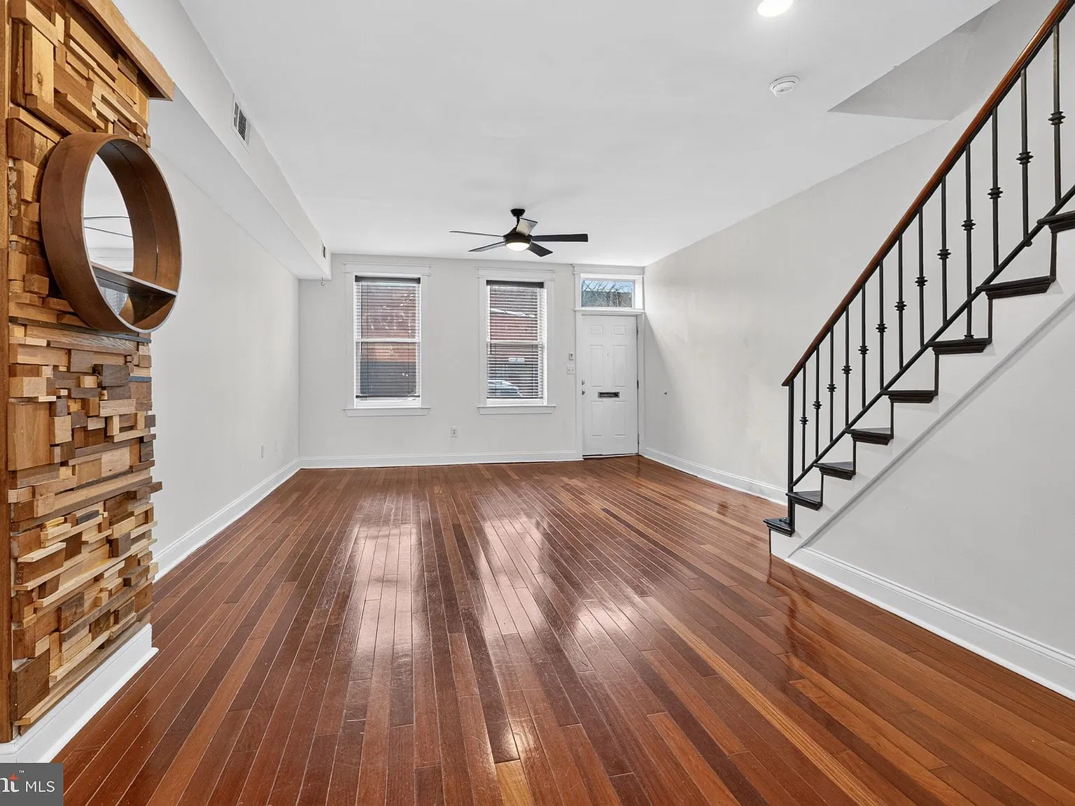 3 bed, 2.0 bath, 2200 sqft, $3,890 — Photo 3