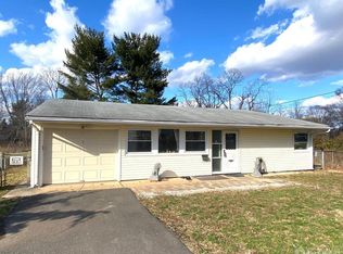 7 Calvin Rd, Kendall Park, NJ 08824