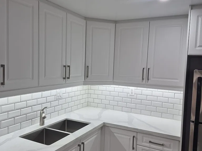 2515 Bathurst St — Photo 8