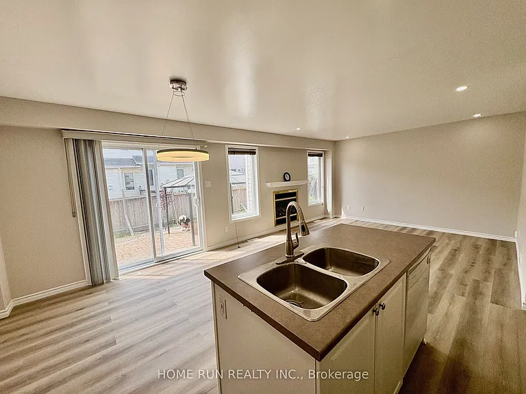52 Collington St — Photo 14
