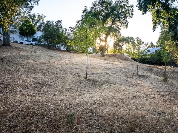 90 Dennis St, Sutter Creek, CA 95685