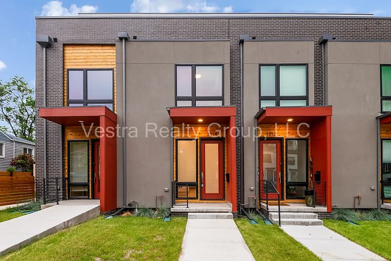 3 bed, 3.5 bath, 1665 sqft, $2,995 — Photo 2