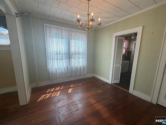 4th image of 55 Maywood Avenue