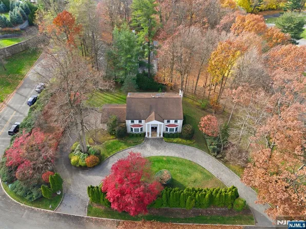 319 Truman Dr, Cresskill, NJ 07626
