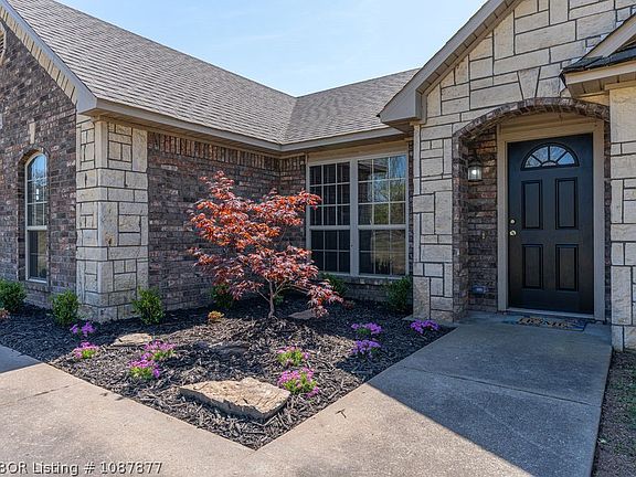 2nd image of 5526 Hilltop Rd