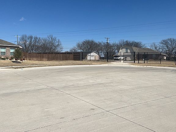 4th image of 1064 Fairfax Dr