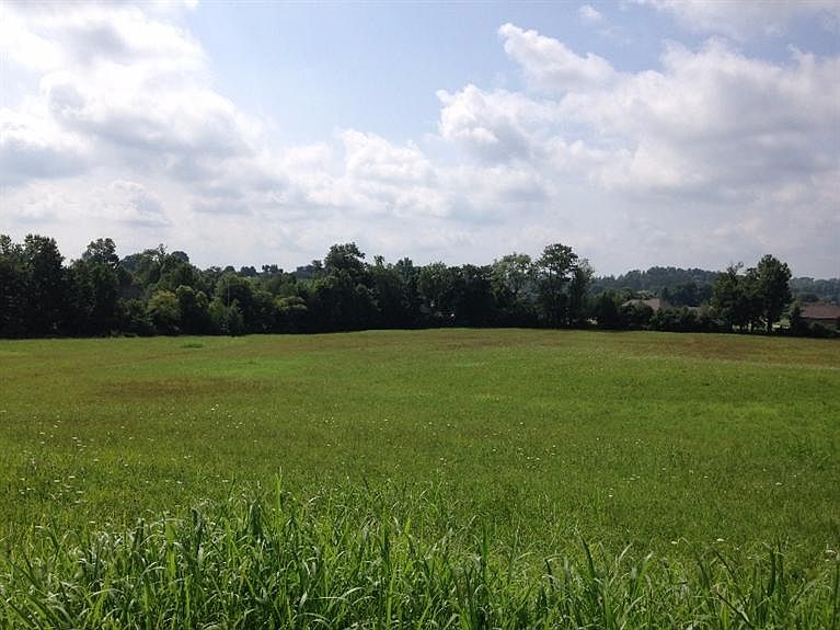 2nd image of 901 Oak Ridge Rd