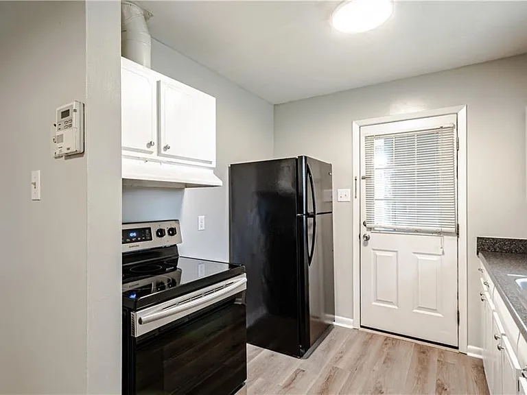 4339 Binghamton Dr — Photo 9
