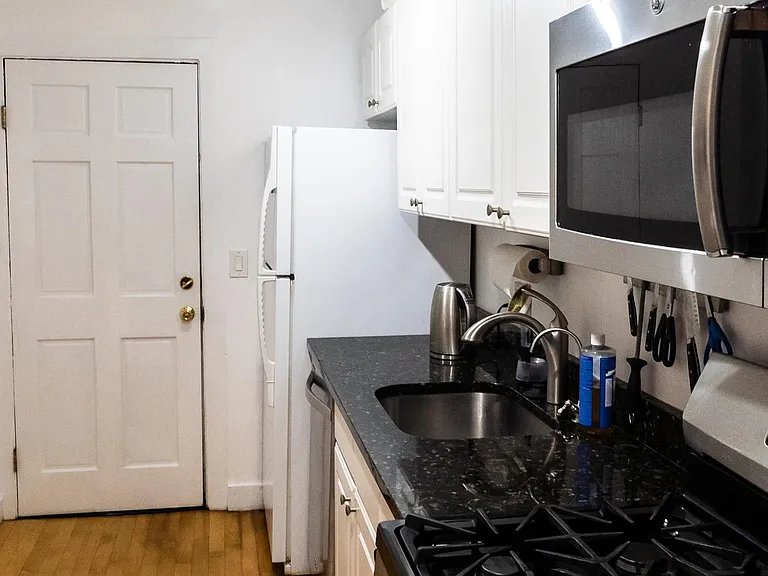 148 W 3rd St #1 — Photo 11