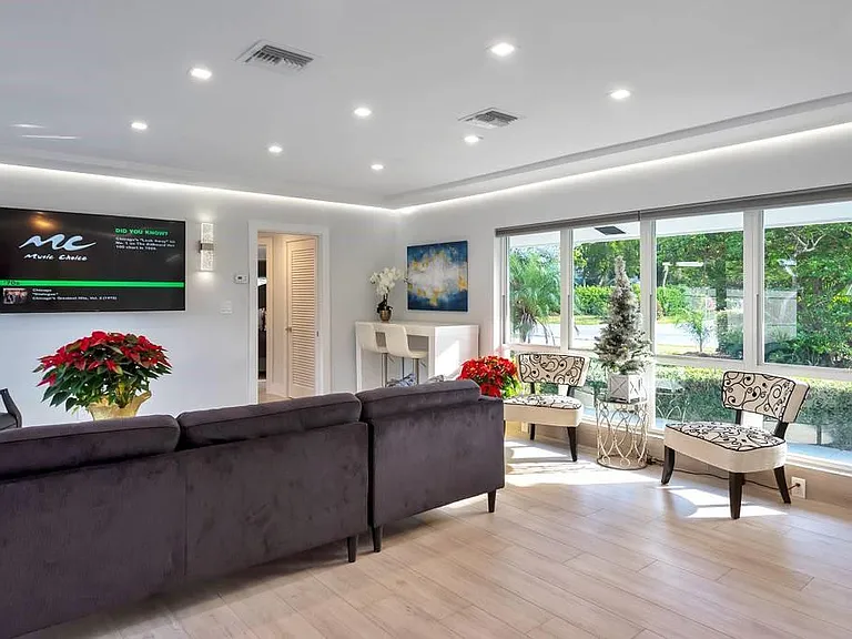 2417 Bayview Dr — Photo 10