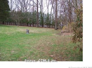 8 Hickory St, Norwich, CT 06360