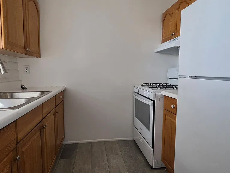 Oakwood Terrace **1 MONTH FREE MOVE IN SPECIAL — Photo 8