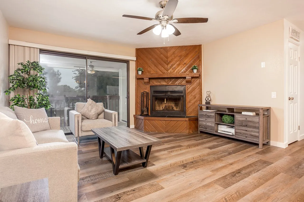 2 bed, 1096 sqft, $2,800 — Photo 1