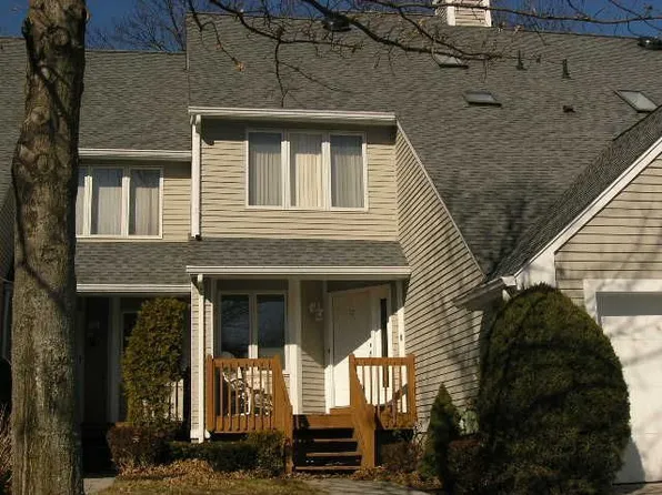 17 Sutton Way #317B, Township Of Washington, NJ 07676
