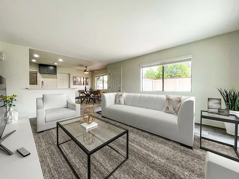 Country Club Apartments — Photo 11