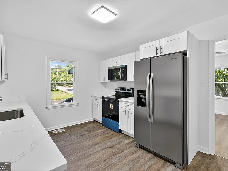 2036 McPherson Dr — Photo 4