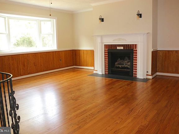 4th image of 3106 Elmwood Dr