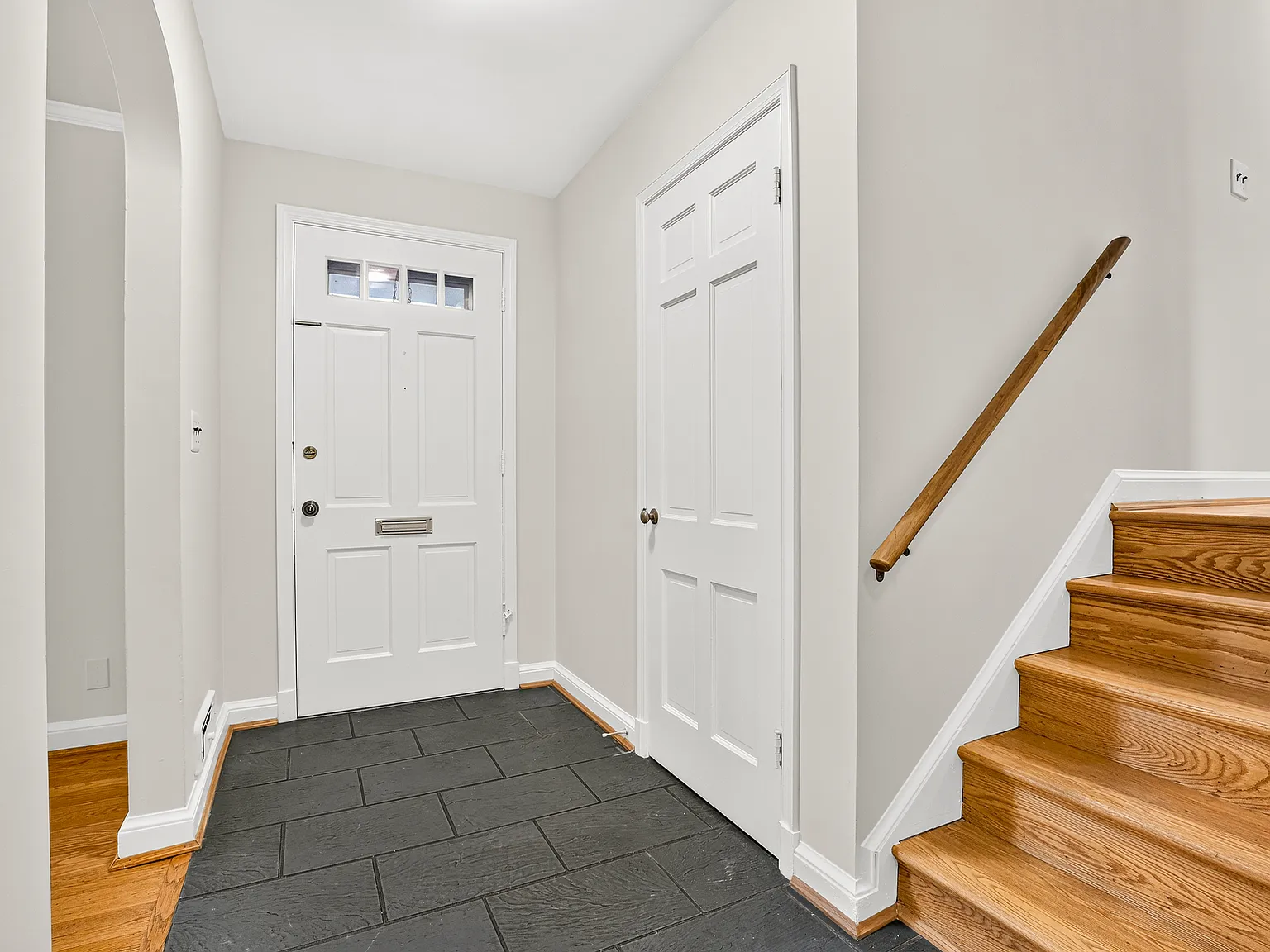 5 bed, 3860 sqft, $5,430 — Photo 3