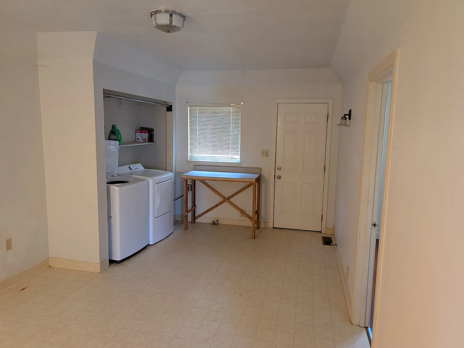 3 bed, 1778 sqft, $2,200 — Photo 2